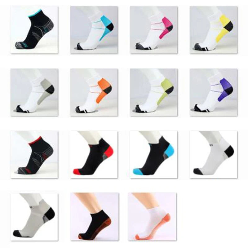 Série d'images montrant divers styles et couleurs de chaussettes de compression en fibre de cuivre pour soulager la douleur.