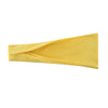 Un bandeau élastique jaune plié et exposé sur un fond blanc.
