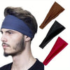 Un hombre con una cinta deportiva azul oscuro, junto a muestras separadas de cintas de color marrón, negro y rojo.