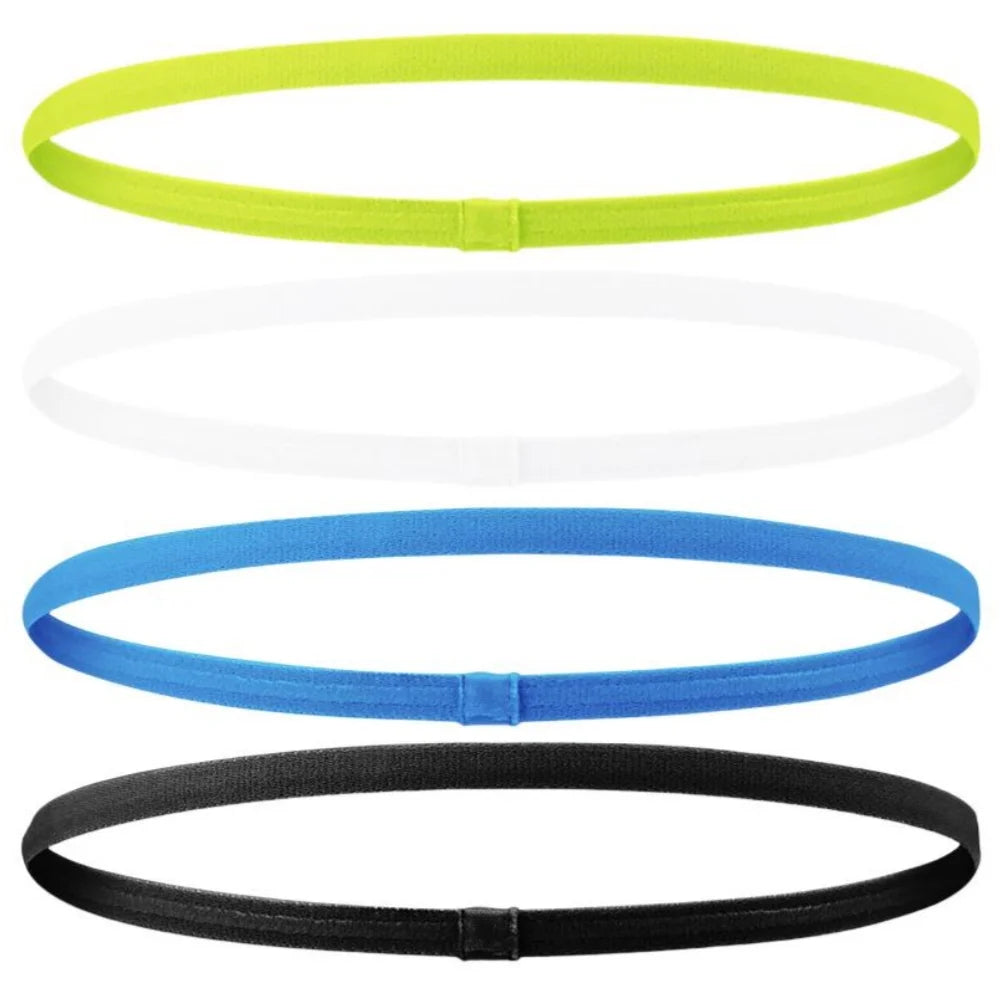 Vier elastische Sport-Headbänder in Neon-Gelb, Weiß, Blau und Schwarz.