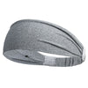Un bandeau de sport élastique gris est montré sur un fond blanc.