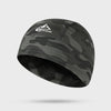 Gorro calavera de camuflaje negro con logo en la parte delantera, visto desde arriba.