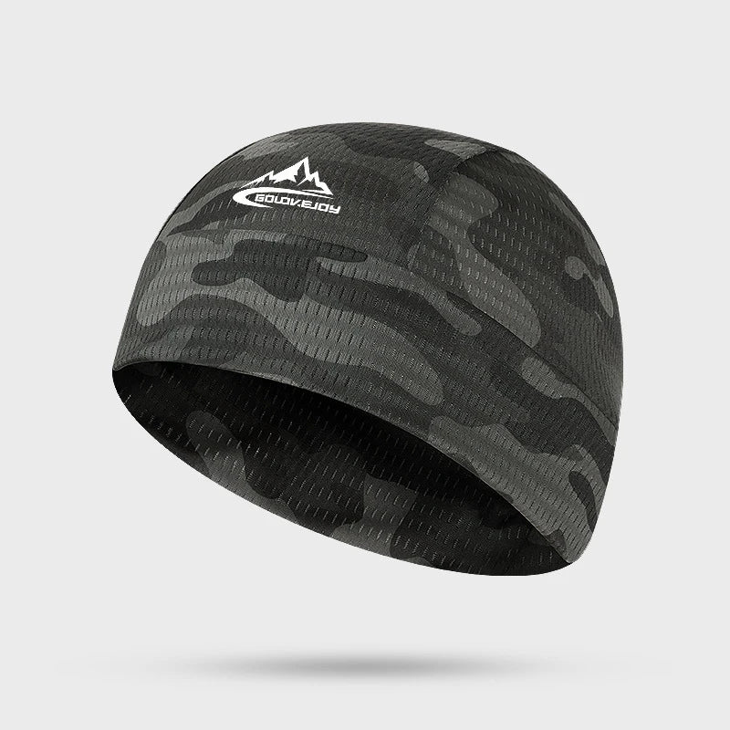 Gorro calavera de camuflaje negro con logo en la parte delantera, visto desde arriba.