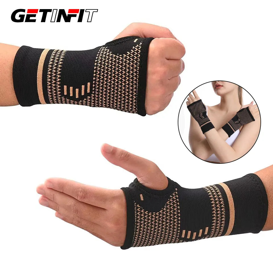 Soportes de muñeca de cobre negros y transpirables usados en la mano y el brazo.