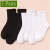 Sept paires de chaussettes en tricot respirant noir et blanc.