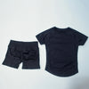Ensemble de yoga et fitness noir sans couture pour femmes, composé d'un haut et d'un short.