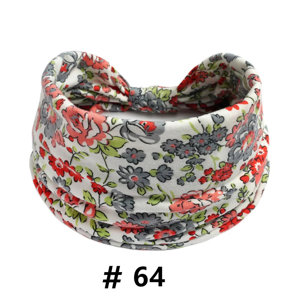 Bandeau en tissu à motif floral, noué en nœud, adapté pour le yoga ou l'entraînement.