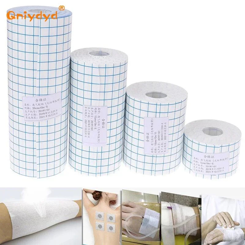 Rollos de cinta adhesiva no tejida médica para vendajes, mostrados en diversos empaques y contextos de aplicación.