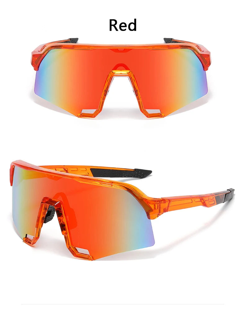Ein Paar rote getönte Sport-Riding-Sonnenbrillen mit orangefarbenen Rahmen vor weißem Hintergrund.
