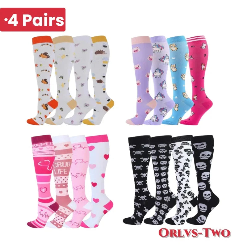 Quatre paires de chaussettes de compression pour femmes de différentes couleurs et motifs, pour le soutien des veines