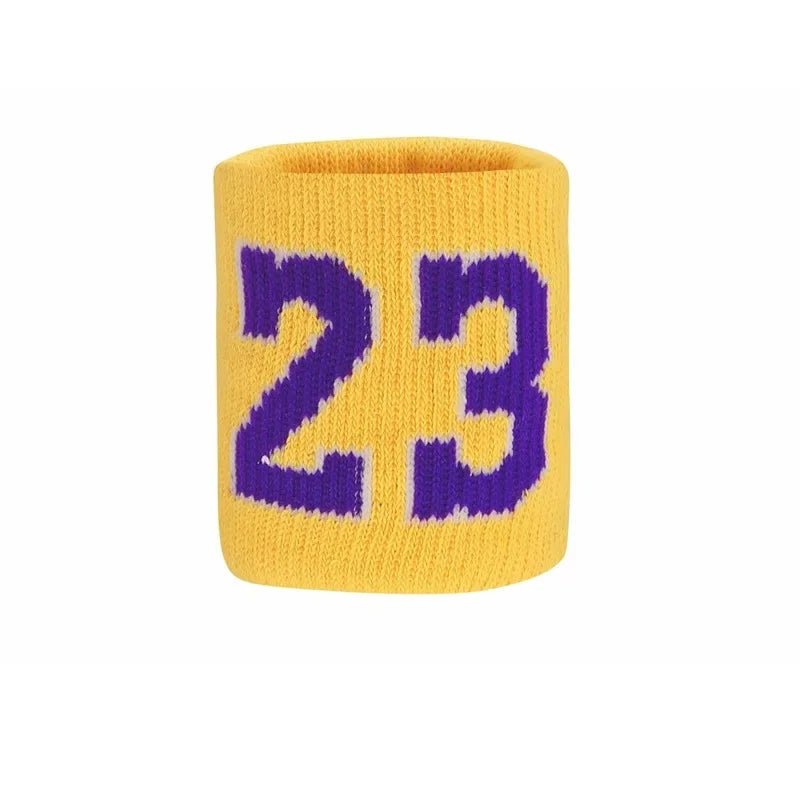 Bracelet de poignet tricoté jaune avec le numéro 23 violet