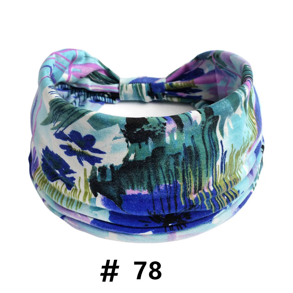 Un bandeau de sport en coton bohème coloré avec des motifs bleus, violets et sarcelle.