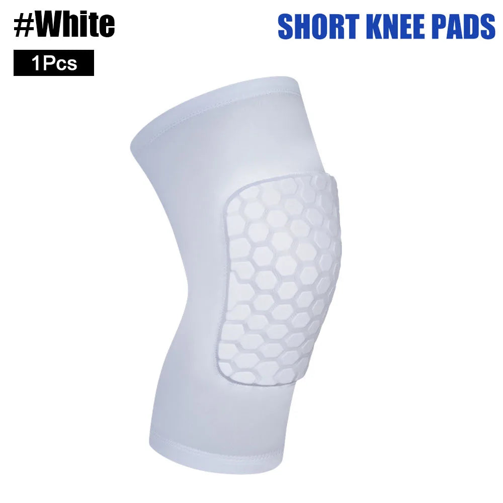 Un protector de rodilla blanco corto, con diseño de silicona o espuma translúcida para soporte.