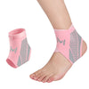 Pinke Sprungbandage am Knöchel, zeigt Design und Passform.