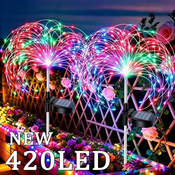 Neue 420LED-Feuerwerkvorführung aus Solarlichterketten, die einen Gartenweg mit Rosen schmückt.