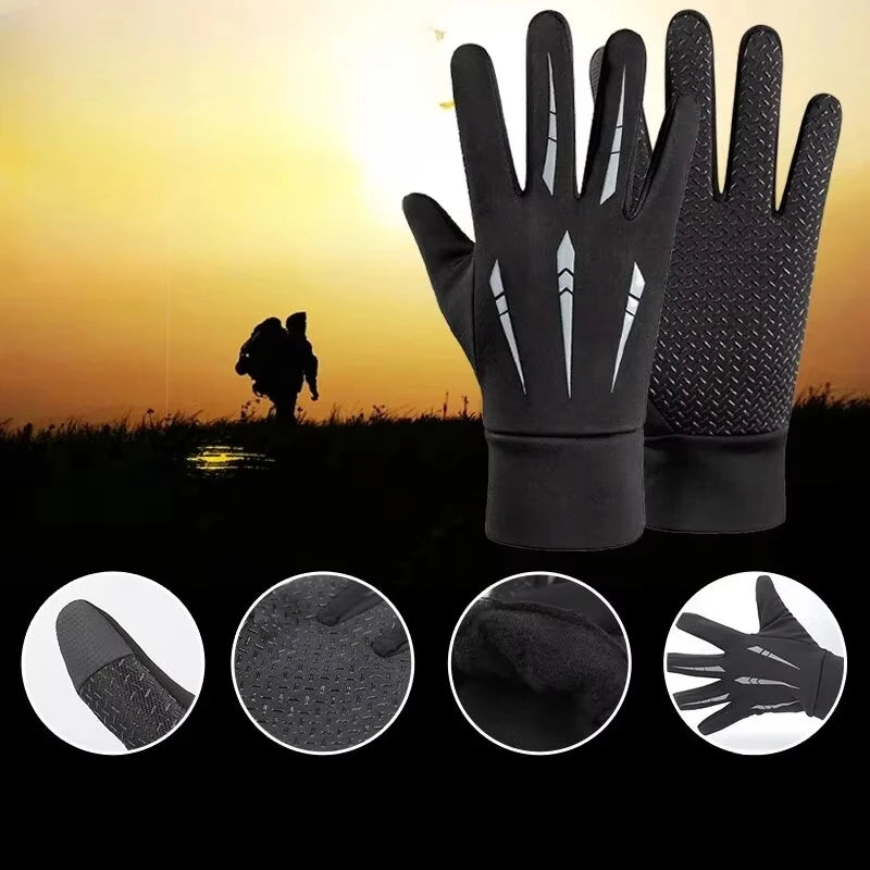 Ein Paar schwarze Thermogummi-Touchscreen-Winterhandschuhe vor Sonnenuntergang mit Detailaufnahmen der Handschuhe.