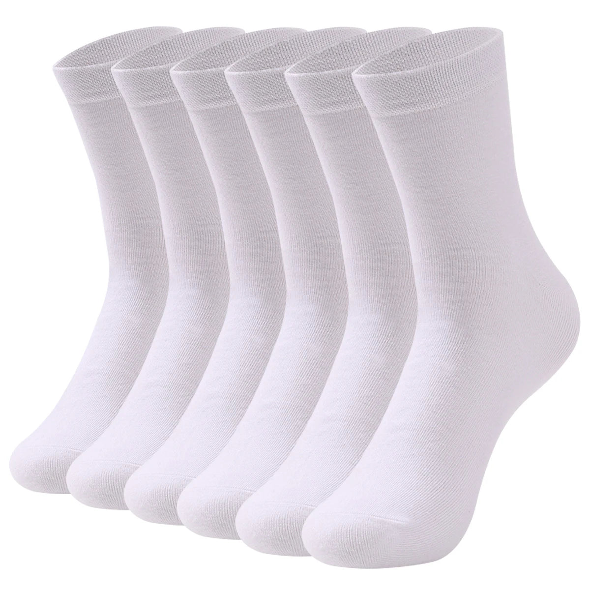 Une pile de chaussettes blanches de couleur crew, vue de côté.
