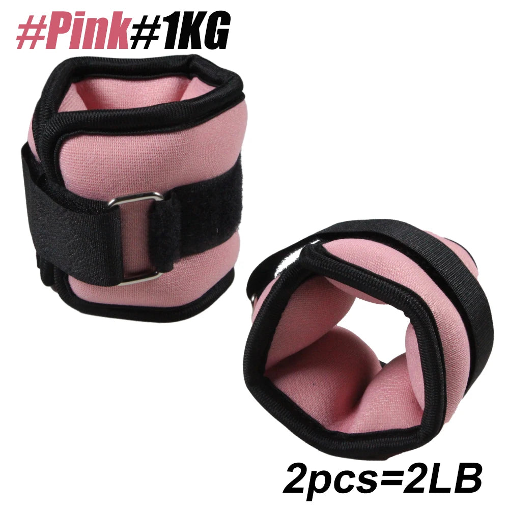 Pinke und schwarze verstellbare Knöchel- und Handgewichte für Krafttraining, als zwei Stück verpackt.