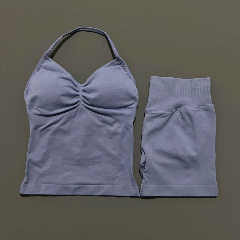 A light gray women's seamless fitness set consisting of a cropped top and matching capri-length bottoms.
