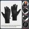 Un par de guantes de invierno impermeables de forro polar negro con funciones como tacto en los dedos y hebilla anti-pérdida.