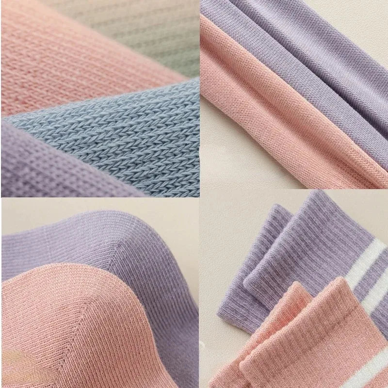 Colección de calcetines de yoga y pilates tejidos en rosa, lavanda y azul vistos en varios ángulos de cerca.