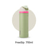 Helle grüne isolierte Wasserflasche mit rosa Verschluss und Strohhalm, beschriftet FreeSip 710ml.