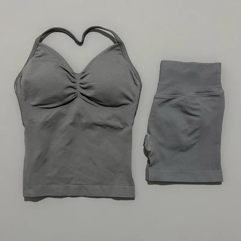 A gray women's seamless backless fitness set consisting of a cropped top and matching leggings.