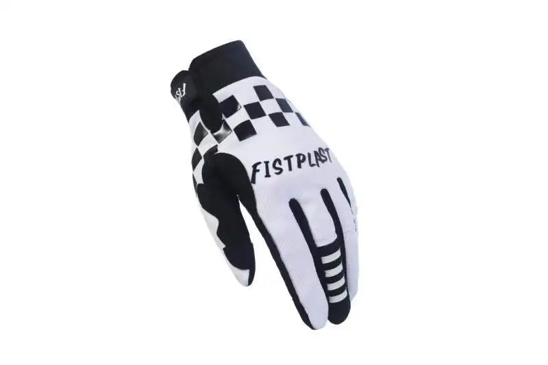 Une paire de gants de motocross à carreaux blancs et noirs.