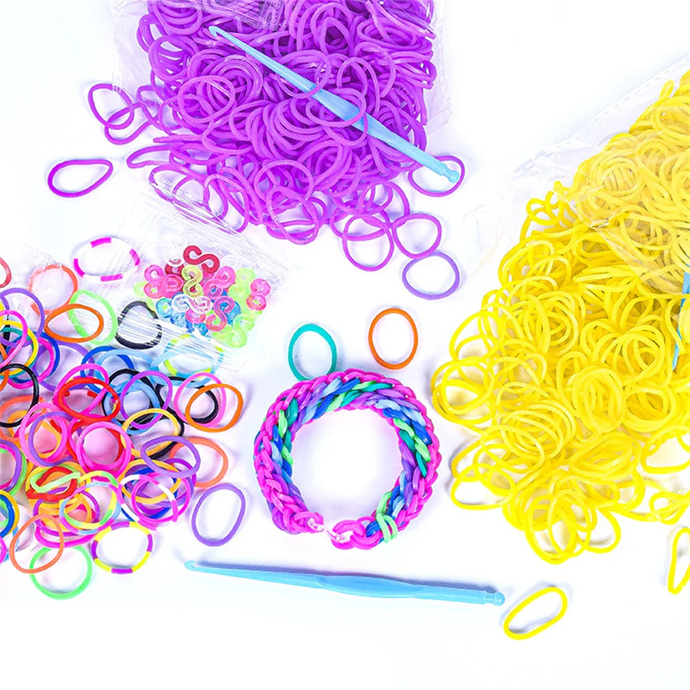 Colección de bandas elásticas para telar y herramientas de cordón para hacer pulseras.