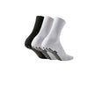 Un set de trois chaussettes de football en silicone antidérapantes noires et blanches.