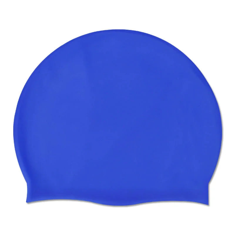 Gorra de natación de silicona azul brillante diseñada para proteger el cabello.