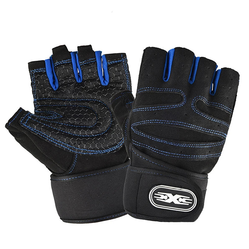 Une paire de gants de sport noirs avec des accents bleus, vue de dessus.