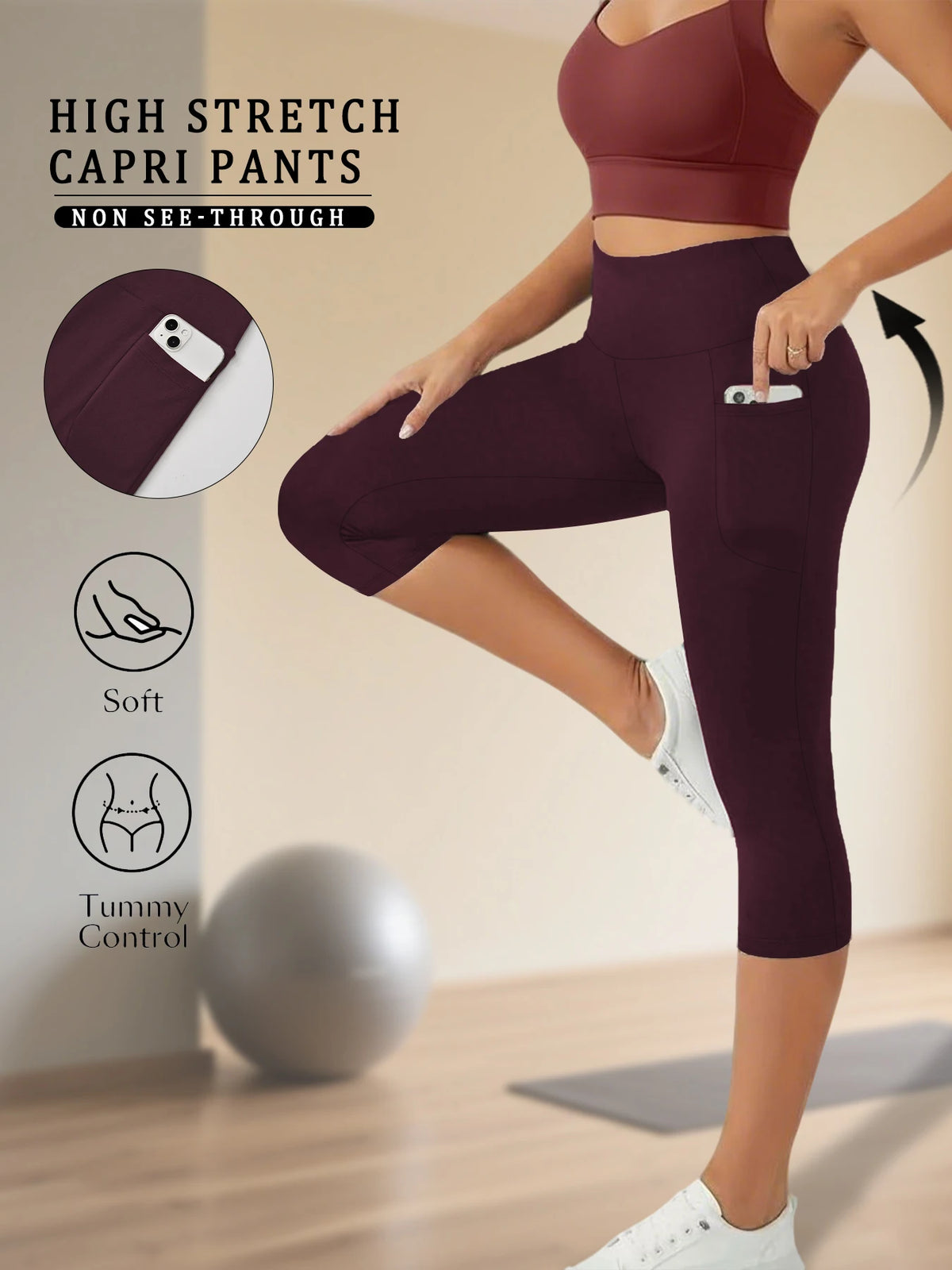 Model trägt hochdehnbare, nicht durchsichtige, maroonfarbene Caprihosen mit Taschen und einem Sportball.