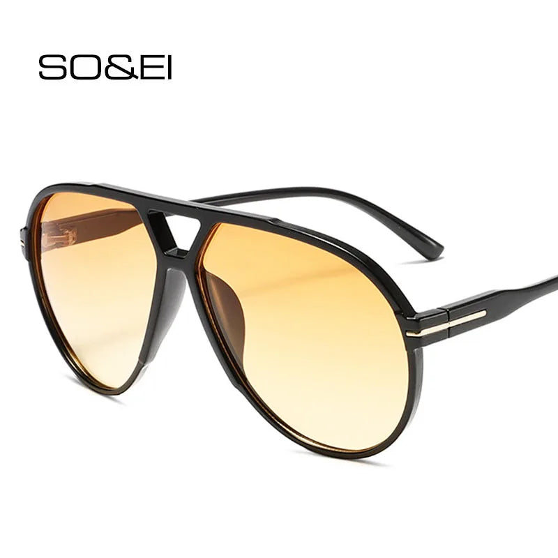 Eine braun getönte Farbverlauf-Sonnenbrille mit schwarzen Rahmen vor weißem Hintergrund.