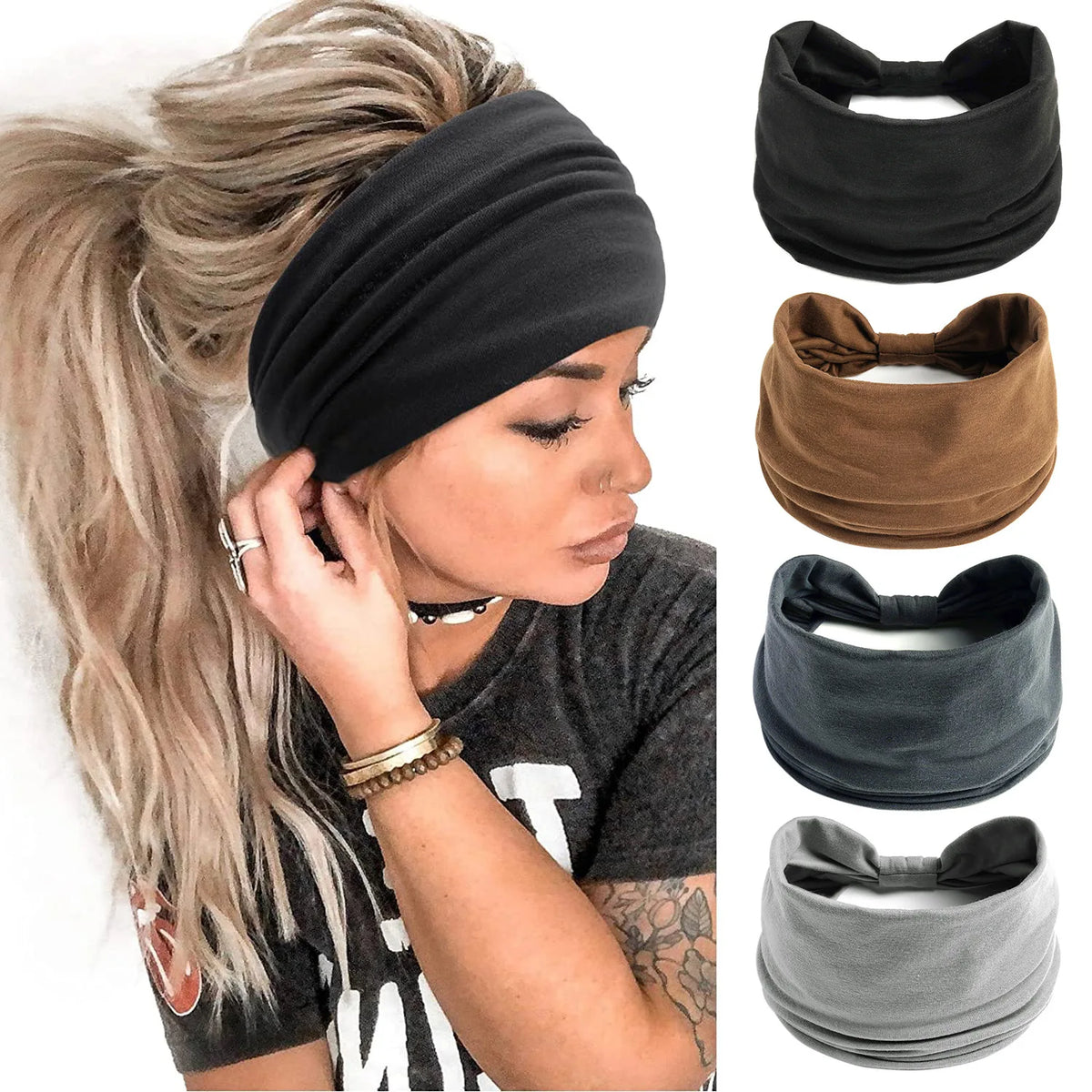 Une femme modélise plusieurs foulards en coton bohèmes noirs, bruns et gris pour les cheveux.