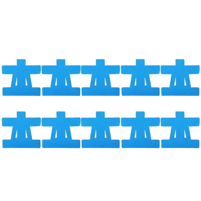 Set aus blauem, vorgeschnittenem Kinesiologietape zur Linderung von Schulterschmerzen