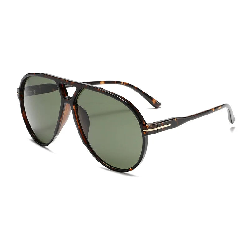 Braunrahmen-Pilot-Sonnenbrille mit grünem Farbverlauf
