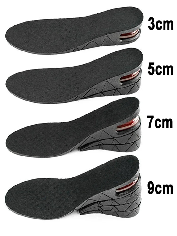 Un ensemble de semelles intérieures noires de différentes épaisseurs, allant de 3 cm à 9 cm.