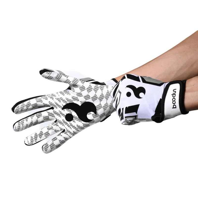Gants de sport antidérapants noirs et blancs de style rugby.