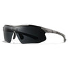 Lunettes de soleil sport noires à monture métallique sur fond blanc.