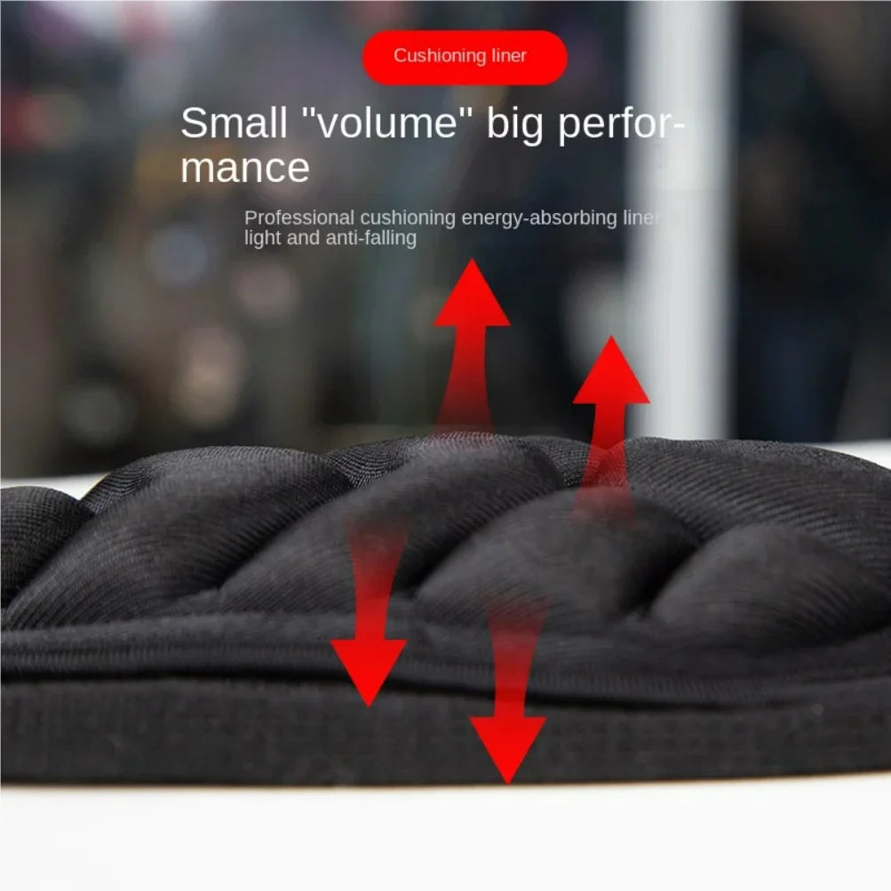 Doublure rembourrée noire montrant les couches d'absorption d'énergie pour les protège-avant-bras.