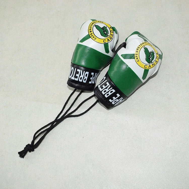 Grüne und weiße Mini-Leder-Boxhandschuh-Anhänger mit dem Kanadischen Emblem.
