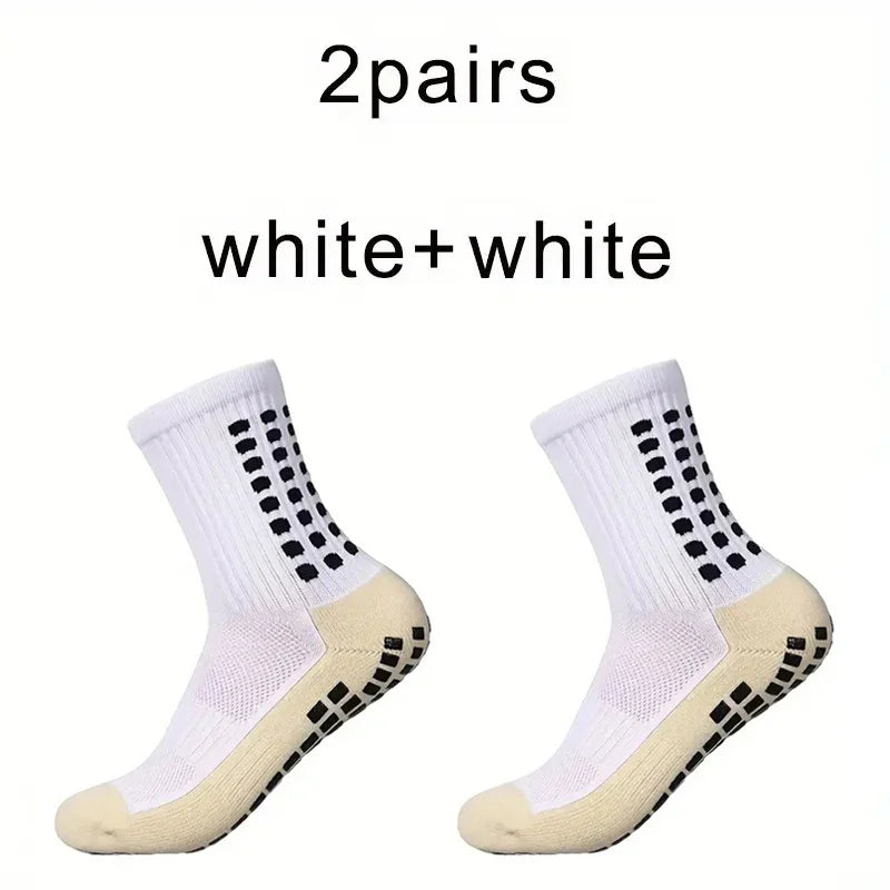 Ein Paar weiße Plus-weiße rutschfeste Sportsocken von der Seite