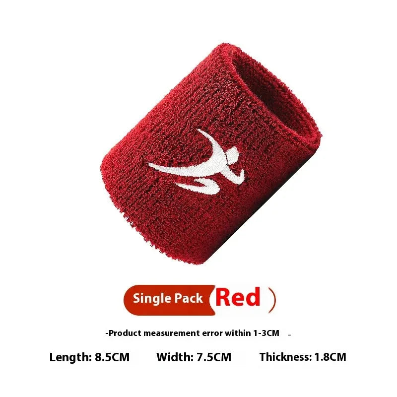 Ein rotes gestricktes Sportarmband, flach dargestellt, das seine Textur und Abmessungen hervorhebt.