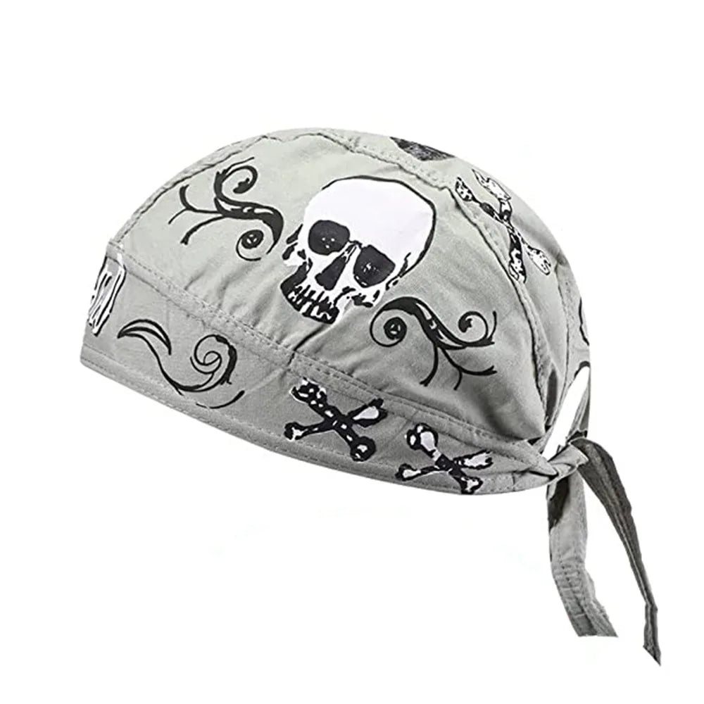 Diadema de tela gris con diseño de calavera blanca y remolinos decorativos para temas de ciclismo o pirata.
