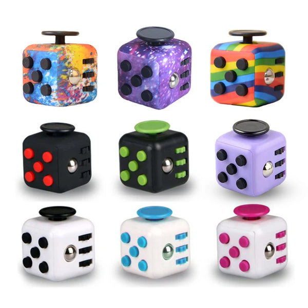 Una colección de cubos de estrés infinitos coloridos con varios patrones y colores.