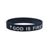 Schwarzes Silikon-Armband mit der Gravur GOD IS FIRST.