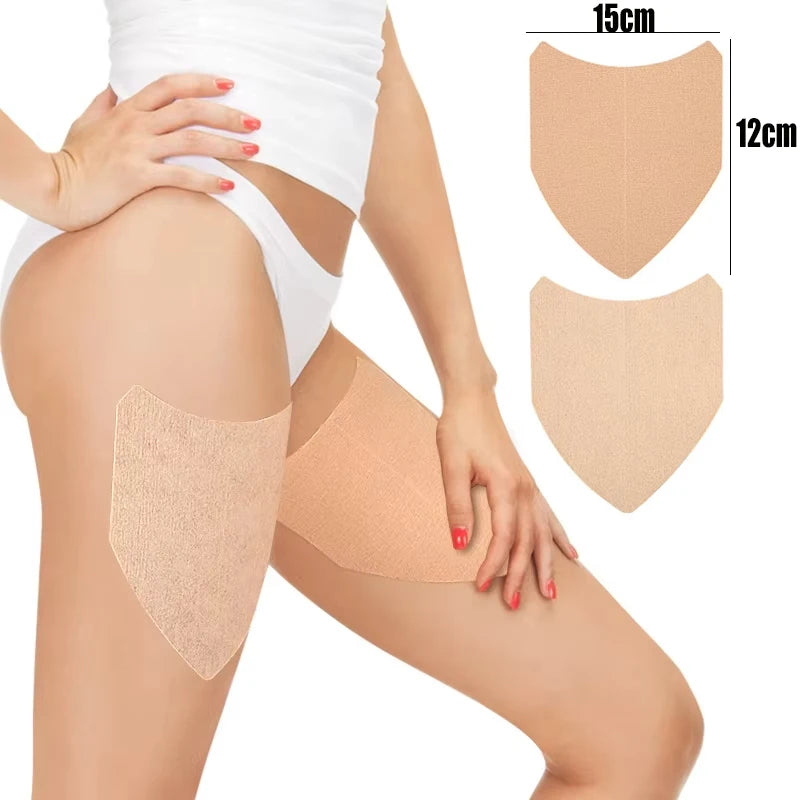 Bandes anti-chafes invisibles sur la cuisse d'une jambe.