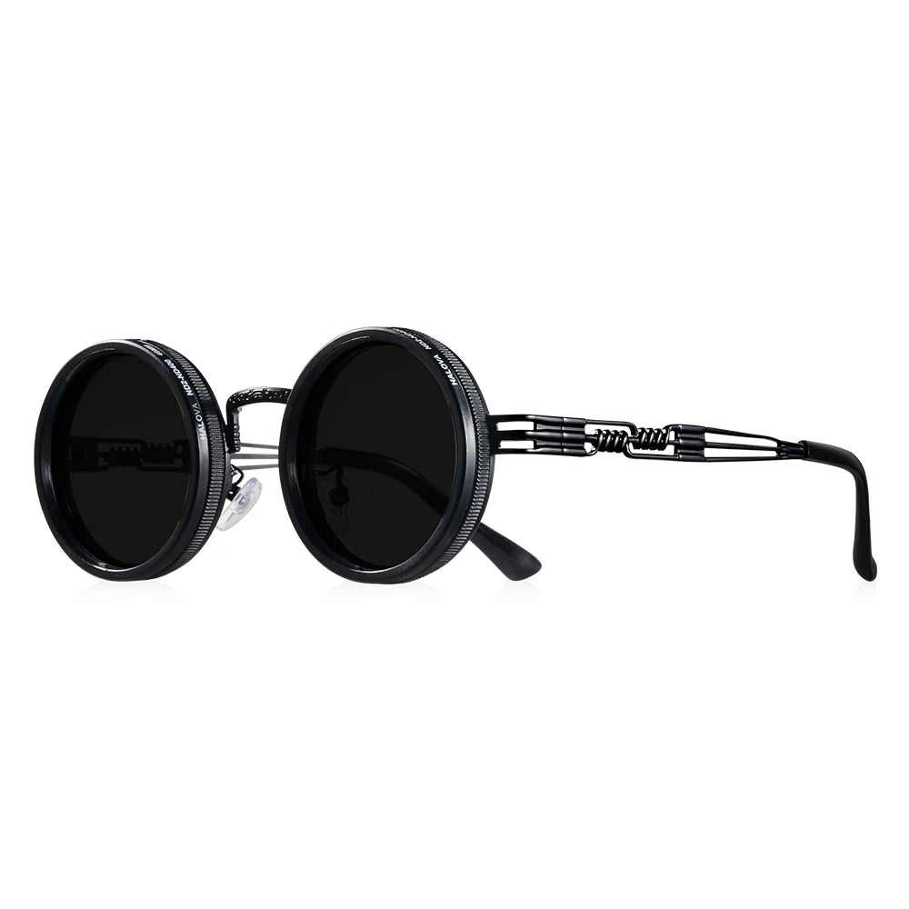 Lunettes de soleil noires polarisées réglables avec un bras flexible.