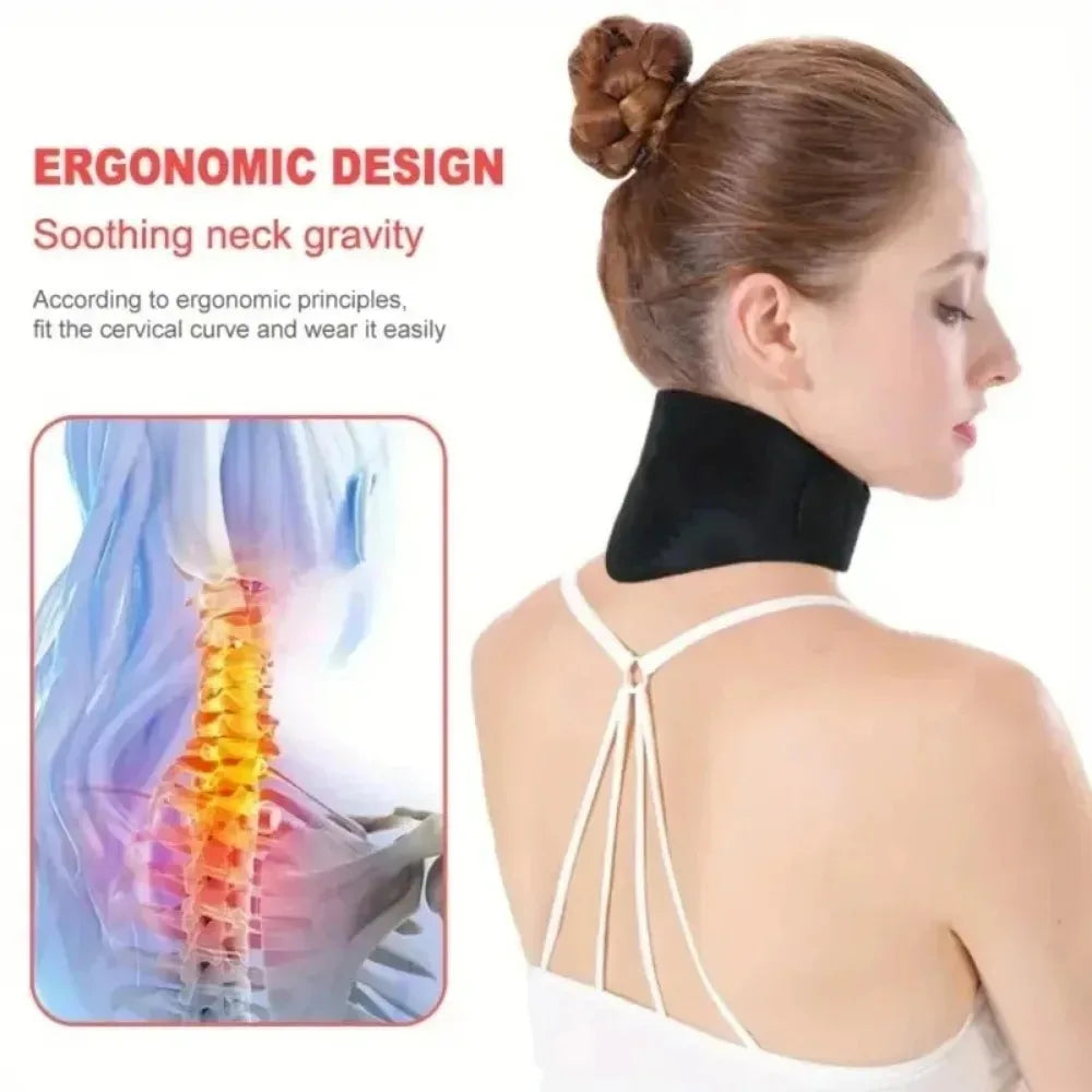 Eine Frau trägt eine schwarze magnetische Halsstütze mit ergonomischem Design und beruhigender Nackenanziehung.